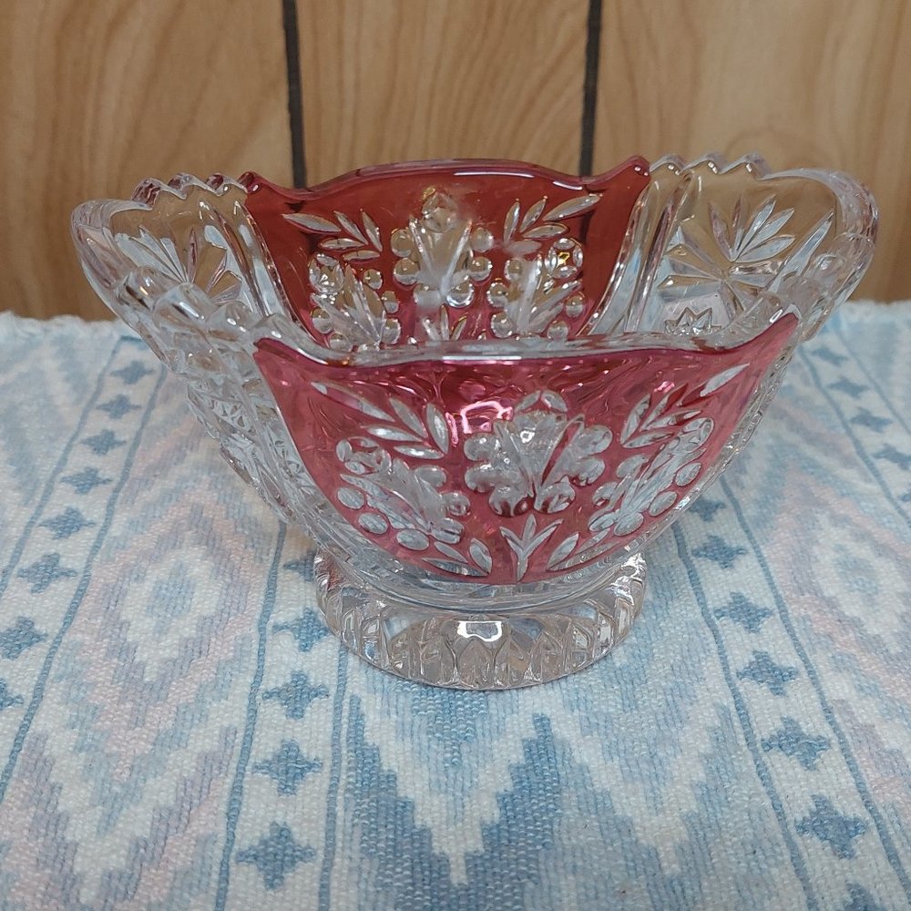 Cranberry & White Dish